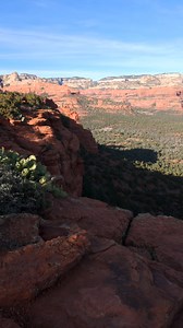 Need a trail buddy? Robert’s Hike of the Month is the Doe Mountain Trail. This nice little 3-miler is right outside the heart of Sedona, with incredible 360-degree views. Read all about it in this month’s issue.🏜️ | Arizona Highways Magazine