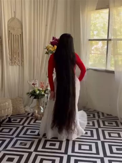 Dance with Super Long Hair: A Unique Showcase