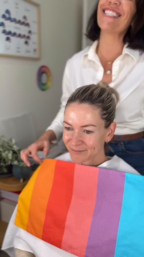 Blonde hair, blue eyes, fair skin- you might think Summer, right? Not so fast 💛 Aimee’s soft, golden glow tells a completely different story. Watch the undertone reveal and see why trusting the process matters. Even she was shocked after a certain “AI analysis” got it wrong 😉 Because true colour analysis isn’t guesswork - it’s science, skill and nuance. The kind that only happens under bright lights, beautifully bare-faced, and with scientifically curated tools designed to reveal what your ski