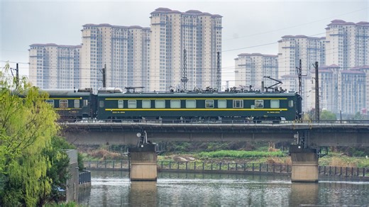 朦胧雨天K353次列尾挂南昌局双弓网检WX25T-999532检测武九线下行