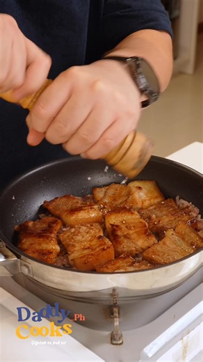 wag na hintayin pa ang pasko at magluto na ng Pork hamonado! 😋 Ingredients: - 500g thinly sliced pork Marinade: - chopped garlic - 1 tsp salt - 1 cup sweetened pineapple juice - 3 tbsp brown sugar - 1 tsp liquid seasoning Marinate for an hour or overnight - chopped onions - 1 tsp ground black pepper - add remaining marinade - 1 tbsp vinegar - 1 small pouch pineapple tidbits #fyp #porkhamonado #yum #easyrecipes #homemade | DaddyCooks_Ph