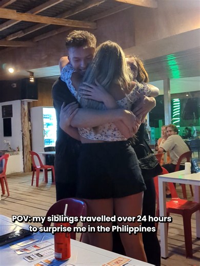 I still can't believe Dec and my family pulled this off without me having a clue 🥹 One of my absolute favourite memories from our 10.5 months backpacking trip 🇵🇭❤️ #philippines #corememories #familyreunion #backpacking #siblinglove