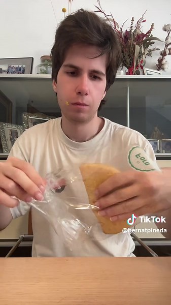 Probando empanadas de bacon: reacción y risa retrasada