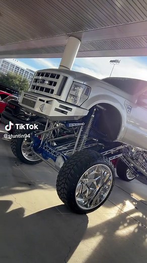 Anchorsixfo's Tallest Gold Sema Truck Bed Spinning