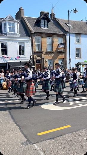 Marches highlights coming up What a day in Linlithgow. #Linlithgowmarches | One Linlithgow