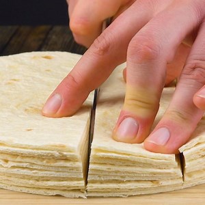 1M views · 11K reactions | Avis aux amateurs de tacos : ce gâteau est fait pour vous ! Pour les instructions, c'est par ici : https://bit.ly/2FyTk6F Sauvegarder sur Pinterest : https://bit.ly/2OsqB7H | Bon Ap’ | Facebook