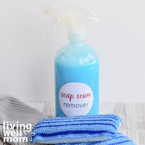 DIY Soap Scum Remover   Shower Cleaner {Spray   Wipe Away}