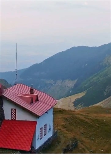 “If you sit at the corner, you’ll never get married.” I grew up hearing this at every family gathering, and apparently it’s not just Romanian! Did your family say this too, or is it just ours? 👀 #romania #balkantiktok #romaniatiktok #romaniamea #romania🇷🇴