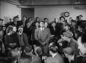 Robeson Sings For The Working Class In Edinburgh Paul Robeson first came to Britain to star in the London production of Show Boat in 1928. While performing there he met a group of unemployed miners who had walked to London to draw attention to the hardship South Wales had endured in the aftermath of the General Strike. This began a long association between Robeson and the miners union. Robeson settled in Britain during the 1930s and starred in a number of British films returning to the US to sta