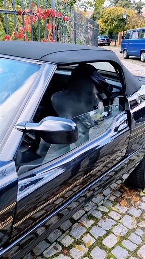 Would you ride with the doors open? · 1989 BMW Z1's sliding doors 🎥 Video by @watchthiscar #bmw #bmwz1 #bmwclassic #z1 #DriveVintage | Classiccarvoyage