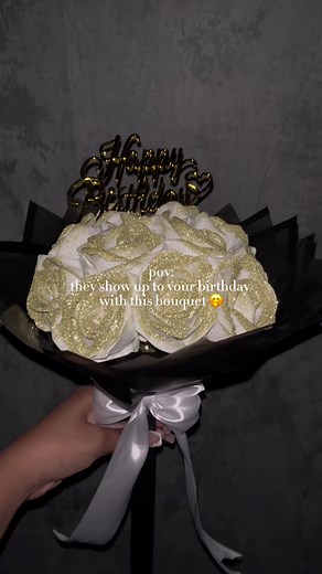 Stunning 12-Piece White Rose Bouquet for Birthdays