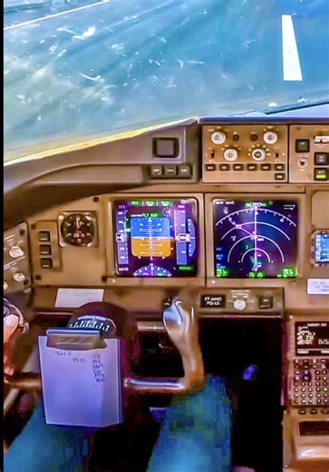 Dubai takeoff Boeing 777 #dubai