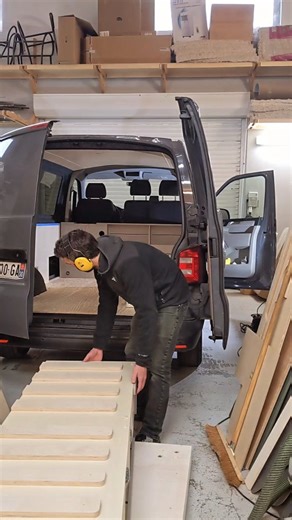 The conversion of the grey T6 Transporter is almost done. Quick recap on what was done last week, mostly the satisfying part of moving the different units inside the van. Don't be fooled by how fast it might look ;) Sigma layout, for sale soon. L'aménagement du T6 gris est presque terminé. Aménagement Sigma entièrement équipé, bientôt à vendre. #fourgonaménagé #t6camper #vanaménagé #vaninterior #vanbuild | Serge Propose