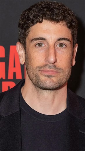 Love it Film on Instagram: "Jason Biggs breaks down the infamous apple pie scene in American Pie. In a conversation with Neal Brennan, Biggs recalls reading the script for the first time and immediately thinking it was hilarious, even while questioning whether the scene could hurt his career. He explains how he rang his manager with doubts, only to be encouraged to fully commit to the moment rather than play it safe. Released in 1999, American Pie became a massive box office success and a defini