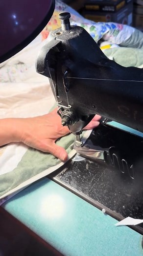 My mom finishing a quilt with our binding attachment, on a vintage industrial machine. She finished it by cutting the starting point flat to the quilt. Then sews over it like she has the rest of the quilt. Then cuts the binding like shown. She usually goes back over that seam several more times, I just didn’t record it. I have other videos posted of more of her binding process! Attachment is a attachment we purchased 35 years ago, the closest we see online is the A1 on eBay. Most machines can us