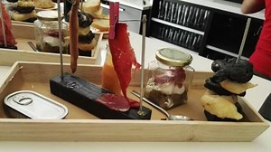 Enjoy scrumptious creative #tapas at the best town in Spain for a #tapasbar crawl: León in #NorthernSpain #leonesp . An #escorted #foodtour through the best #localbars to grab delicious bites of the best #localfood. A #bespoke #culinarytour to enjoy like a local. Enjoy the full experience: Click ⛓ link in Bio. #foodtourist #foodtourism #foodporn #foodie #instafood #food #foodgram #instafoodie #gastronomy #bestoftheday #foodstagram #foodgasm #foodspotting #privateguide #personalguide #eatnorthern