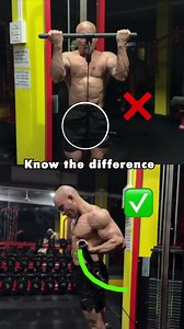 10K views · 57 reactions | Cable curl know the difference, Warning, I'm not saying the first version with the bar is bad, but rather I'm not doing it the best way. Depending on the pulley used, there is a risk that it will rub off your sensitive areas. After that, it's up to you! LOL.In my opinion, the one-sided version remains the best alternative and the one where I have the best feelings!Kisses to all! | kamalc32 | Facebook