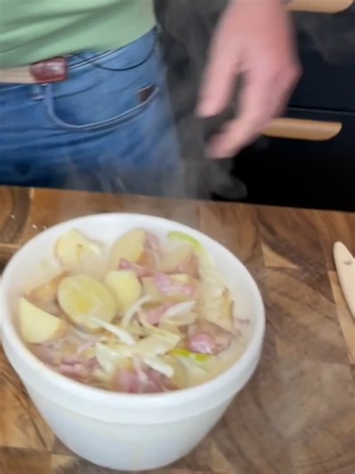 Potato and Bacon Pie Full of flavour, this recipe is an ideal comfort dinner recipe. Check the recipe www.kevindundon.com . . #kevindundon #kevindundonrecipe #recipeoftheday #irishchef #ireland