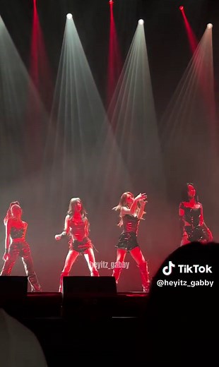 SWIPE performance goes crazy #itzy #itzyofficial #itzyswipe #swipe #nz #auckland #itzyauckland @ITZY#CapCut