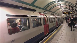 【2020】伦敦地铁Piccadilly line列车进出Russell Square