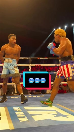 He was just toying with the dude 🥶 #boxing #ringside #taunting