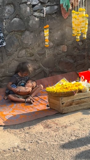 4.8M views · 14K reactions | Kindness Is Contagious☺️❤️ #humanity #happiness #instagood #instadaily #explore #explorepage #fyp #foryou #reels #hussainmansuri | Hussain Mansuri | Facebook