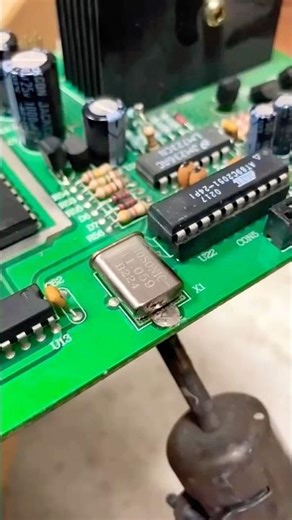 Easy way to remove electronic components | soldering hack #Shorts (Part9)