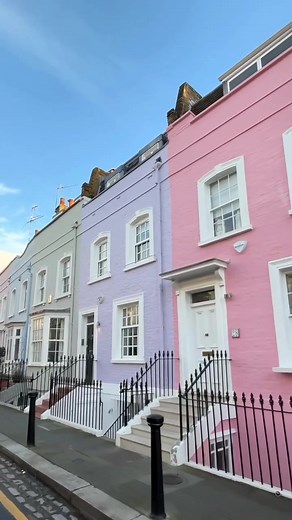 Exploring Chelsea's Most Colorful Streets in London