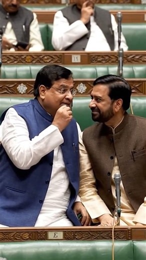 Sansad Me Secret Joke Chal Raha Hai? 😳😂 | Funny Moment #youtubeshorts #funnycomment #funniestvideo