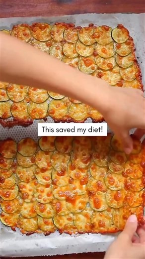 ZUCCHINI TOAST 😍 You asked for it, so here's the zucchini version! 🥑 Eating keto doesn’t have to be boring. Get 1001 guilt-free, fat-burning, delicious keto recipes in my FREE digital cookbook! 🔗 Tap the link in bio & download your copy now! 📚 A fresh lunch or dinner perfect for summer, super crunchy on the outside and ready to fill with whatever you like! ✅Save the Reel so you always have it on hand 😊 Love keto recipes like this? My Keto Feast digital cookbook has a full collection of simp