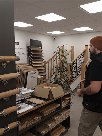 Can’t get to the showroom? Why not order a staircase renovation sample box and explore our oak staircase renovation components from home. Our oak staircase sample box lets you see the quality, colour, and finish of our staircase renovation parts before you buy—making it the ideal choice for anyone planning an oak staircase renovation or staircase makeover. #staircaseremodel #homerenovationproject #homereno #homeideas #staircasereno