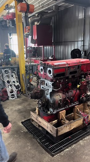 CM871 ISX Front Structure and Camshaft Installation