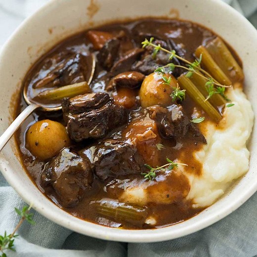 With meltingly tender beef, you’ll love the deep flavour of the sauce in this beef stew recipe!!! https://www.recipetineats.com/beef-stew/ | RecipeTin