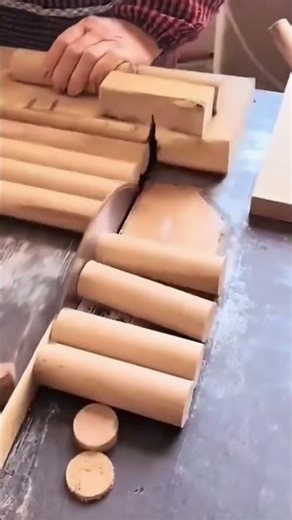 Cutting small pieces of cylindrical wood using a circular saw on a workbench with high precision