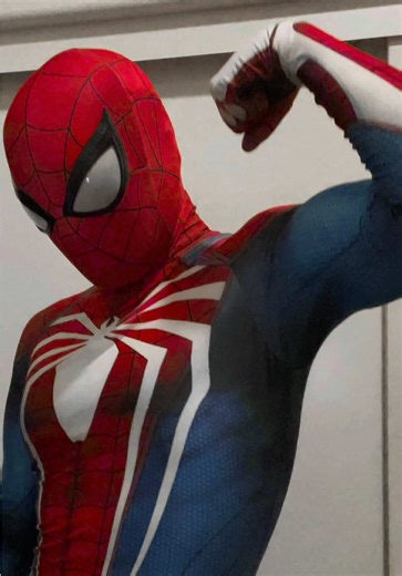 Big guy 💪🏽 thank you @wenee.d.wonho for the video suggestion 🕷️🕸️ #bigguy #fyp #booktokgirlies #booktokfyp #spiderman