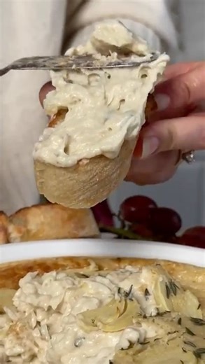 HOW TO MAKE VEGAN BAKED BRIE 💛 An EASY vegan cheese appetizer that's gooey & spreadable! #foodshort