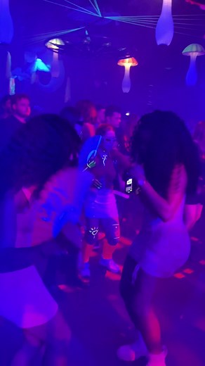 Let’s dance ✨ #glowinthedark #dancing #glow #party