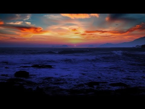 🌅 Majestic Sunset Over the Ocean – Waves, Colors & Serenity