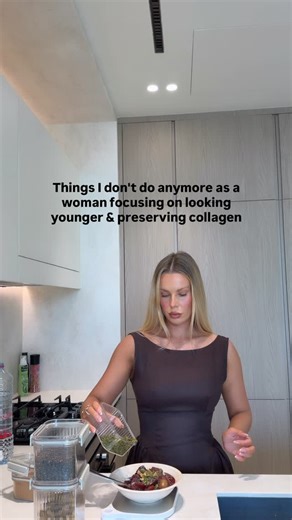RUBY DARCY on Instagram: "Treating collagen like the asset she is🤪1. I don't just focus on a 'protein target' anymore, I focus on protein variety and amino acid profiles. 2. I don't neglect blood sugar - when possible, I prioritise walks after meals and avoid carb snacks in isolation (unless it's before exercise or a weekend treat). 3. I don't negotiate on bedtime. If I have a late night, I push my alarm back to protect a 7 hour minimum. 4. I don't work into the night. I have an intentional win