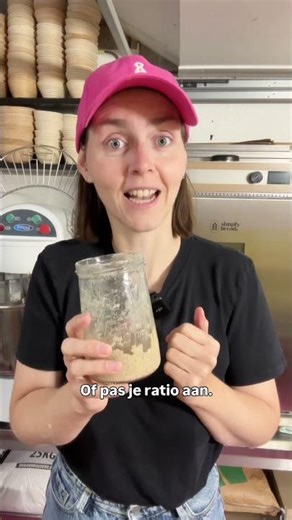 Does your sourdough starter smell like acetone? This is what it means 🙃