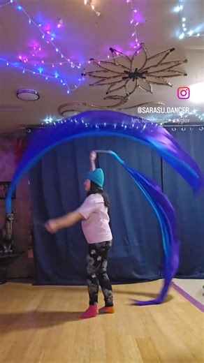 Excited because more recent clips in my movement diary will feature the glow-up in my main indoor practice space of a new backdrop curtain and wine cork ceiling art! 😊🍷🌸 Many cheers to the best feiends and creatives in my life for making it so pretty! Also, I still can only do about 4 tricks with the extra long #poiveil ...but its also pretty so whatever! 😊 #veilpoi #silkpoi | SaraSu - Dancer and Performing Artist