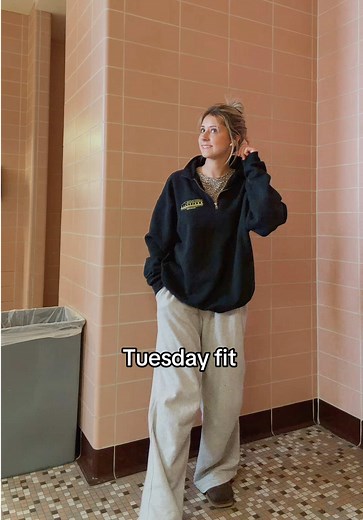 Easy Hair Tutorial for a Comfy Tuesday Outfit