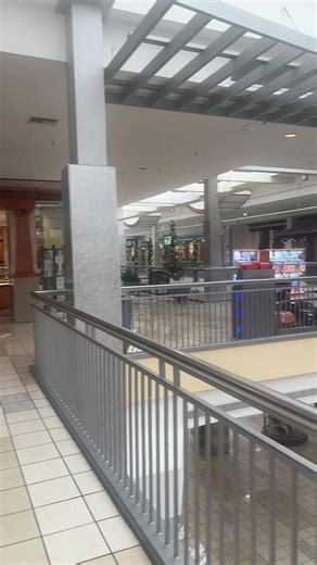 St. Clair Square Mall: A Quiet Holiday Reflection