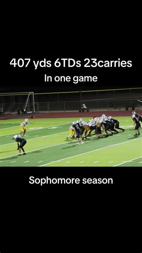 950 yds 17 TDs in 4 games — running back sophomore streak