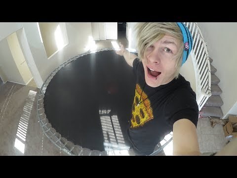 SURPRISING MY ROOMMATES WITH TRAMPOLINE INSIDE (Prank)