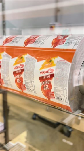 🎬 Behind the scenes with HIGH5 👀 We’ve been busy cooking up a fresh new look for our Energy Gels... and here’s the scoop: the new stopper stays on the top after you open it. That means less litter, easier fuelling, and the same great taste you know and love. New look. Same delicious energy boost. #FuelThatHIGH5Feeling #New #EnergyGel #BTS #Factory #Packaging #Environment | HIGH5 Sports Nutrition