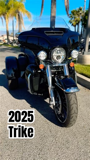 2025 Tri Glide Ultra | Trike