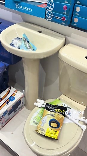 Juego de baño completo con cisterna baja disponible
