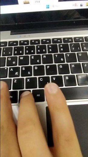 Taking Screenshots on a Computer Without a Printscreen Button
