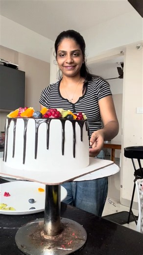 Anniversary & birthday 🥳 #ayanasdessertspot #cakedecorating #cakedesign #simplecakedesign #cakes